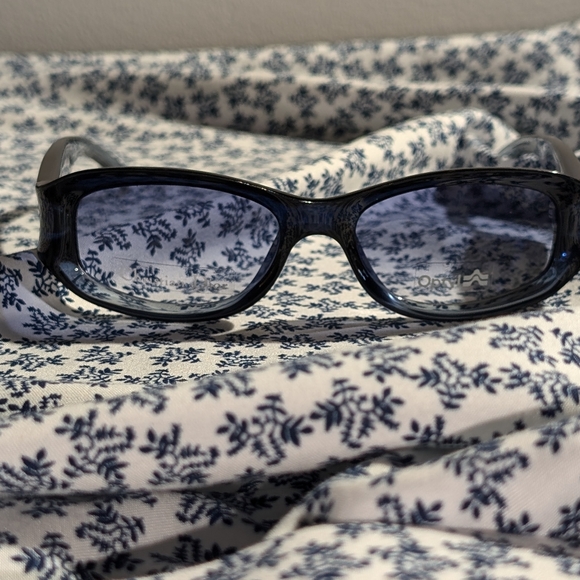 Christian Dior Sunglasses - Picture 3 of 13